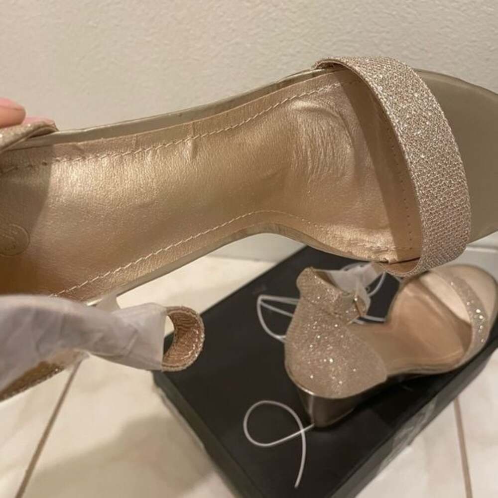 Women’s Gold Sparkly Wedges Size 9.5 - Picture 4 of 7